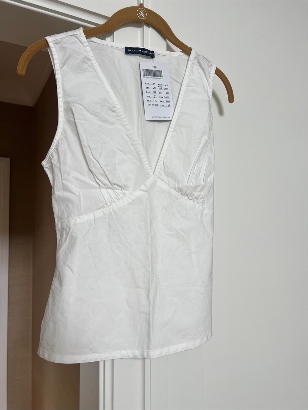 Brandy Melville White V-Neck Sleeveless Tank